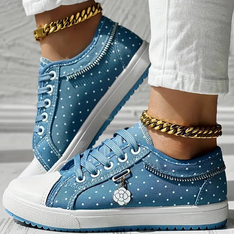 Stylowe damskie sneakersy z kwiatowymi detalami na wiosnę