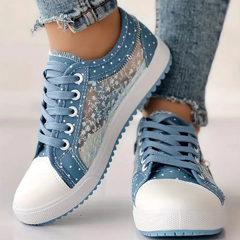 Stylowe damskie sneakersy z kwiatowymi detalami na wiosnę