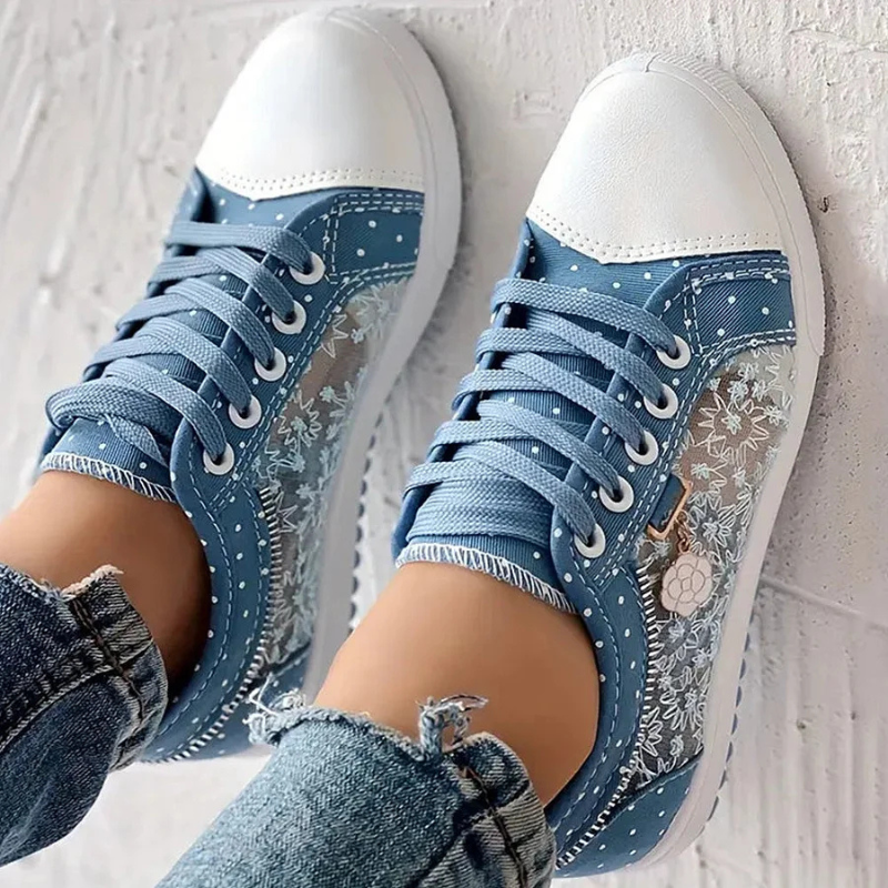 Stylowe damskie sneakersy z kwiatowymi detalami na wiosnę