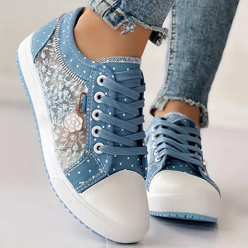 Stylowe damskie sneakersy z kwiatowymi detalami na wiosnę