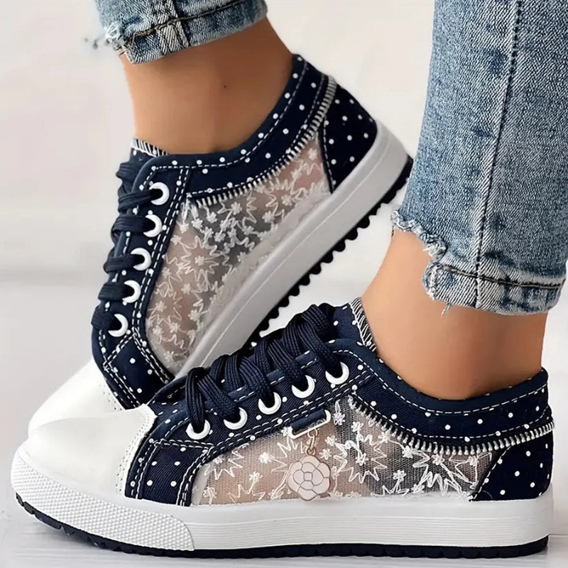 Stylowe damskie sneakersy z kwiatowymi detalami na wiosnę